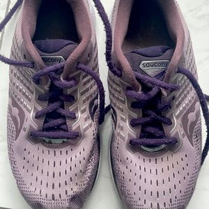 Saucony 7.5 ladies running shoes
